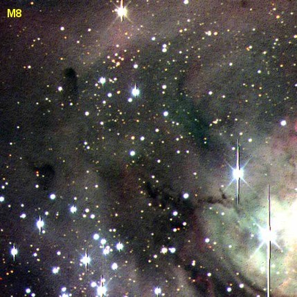 Típus: Fényes köd, α = 18:3:42, δ = -24:22:48, Csillagkép: Sagittarius | Nyilas, Fényesség: 5, Méret: 2700