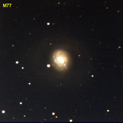 Típus: Galaxis, α = 2:42:40.8, δ = -0:0:46, Csillagkép: , Fényesség: 8.9, Méret: 426|360|70