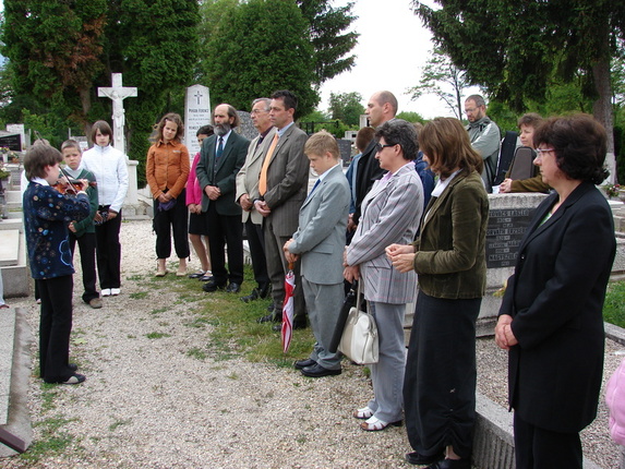 2009. május 29. - Gothard Jenő síremlékének megkoszorúzása a herényi temetőben
