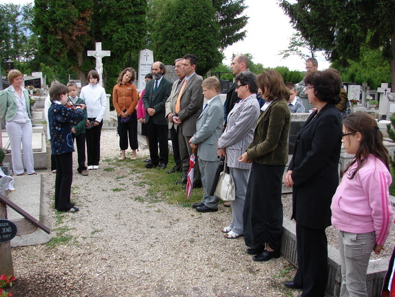 2009. május 29. - Gothard Jenő síremlékének megkoszorúzása a herényi temetőben