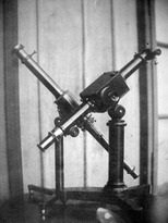  Folyadékprizmás és félprizmás spektroszkóp (elülső)