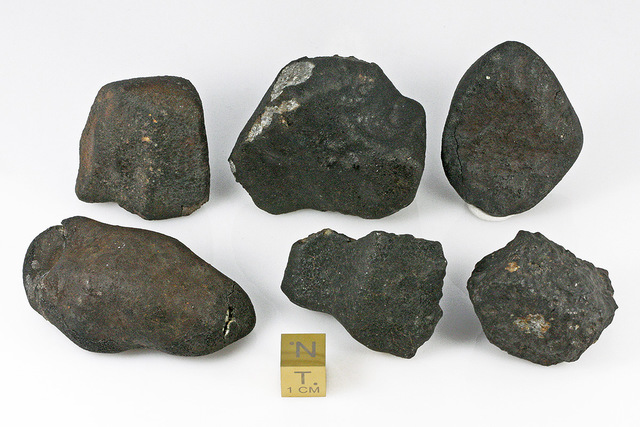Friss hullású kőmeteoritok olvadási kérge